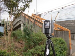 Using the FARO Laser Scanner Focus3D to scan a pedestrian bridge.